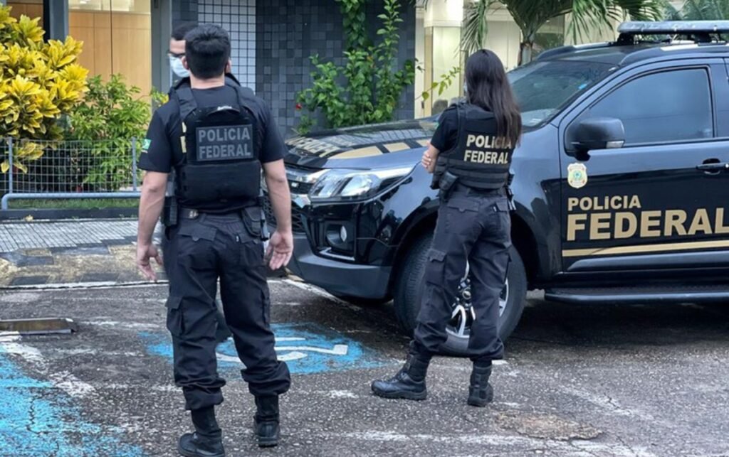 PF realiza extradição de brasileira do RN condenada por tráfico internacional de pessoas